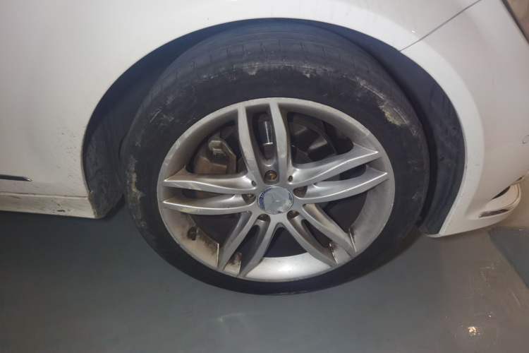 Used Mercedes-Benz C-Class 2013 C 260 CGI Fashion Model Right Front Wheel Hub
