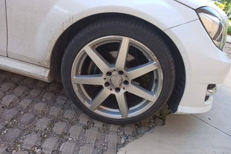 Used Mercedes-Benz C-Class 2013 C 180 Coupe Right Front Wheel Hub