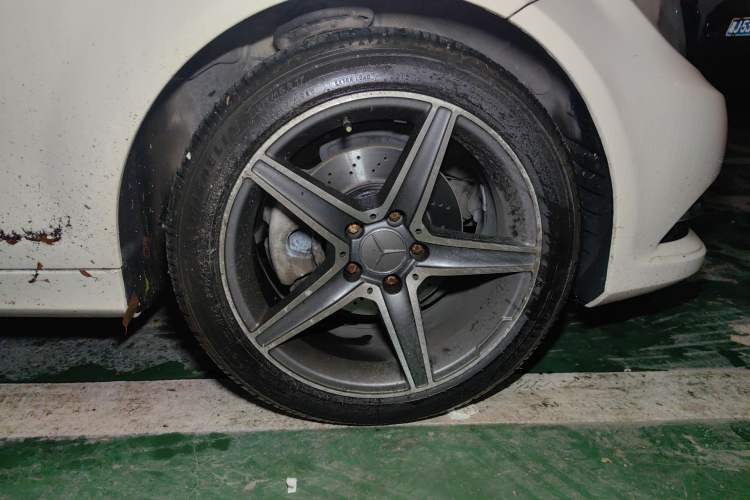 Used Mercedes-Benz C-Class 2013 C 180 CGI Classic Right Front Wheel Hub