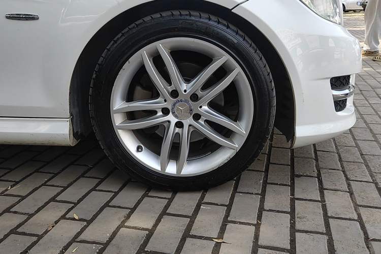 Used Mercedes-Benz C-Class 2013 C 180 Classic Grand Edition Right Front Wheel Hub