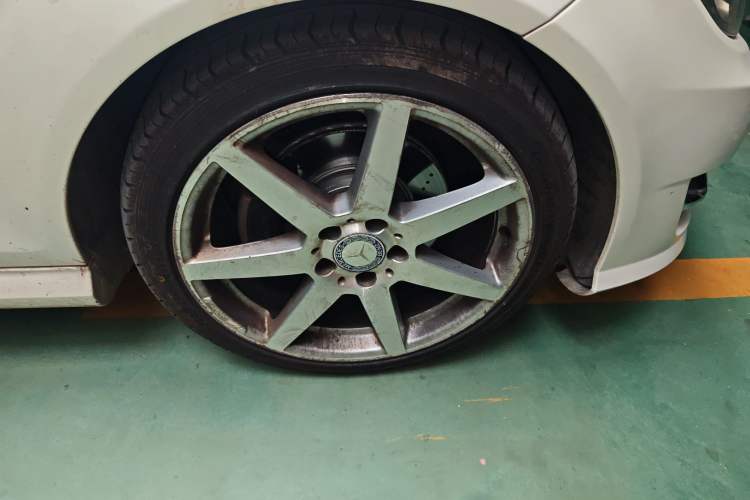 Used Mercedes-Benz C-Class 2013 C 180 Coupe Right Front Wheel Hub