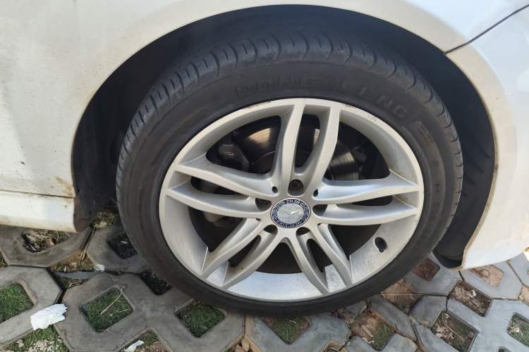 Used Mercedes-Benz C-Class 2013 C 180 Classic Grand Edition Right Front Wheel Hub
