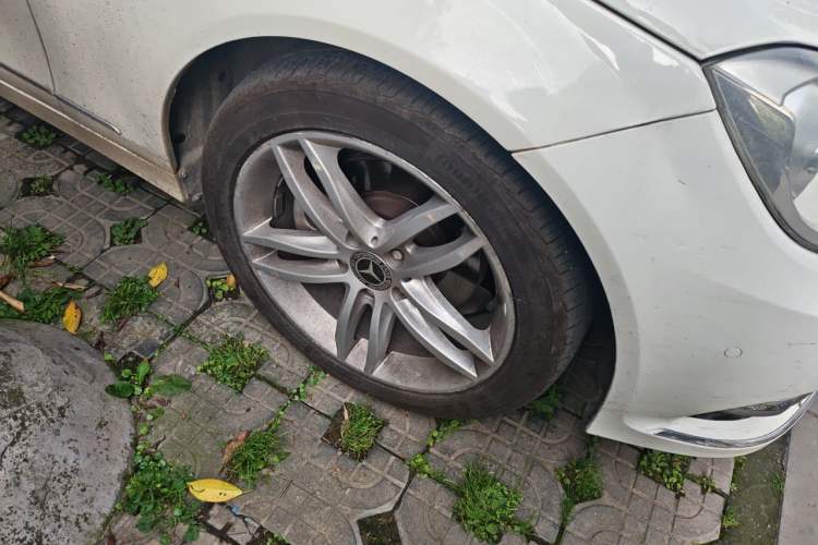 Used Mercedes-Benz C-Class 2013 C 260 CGI Elegant Model Right Front Wheel Hub