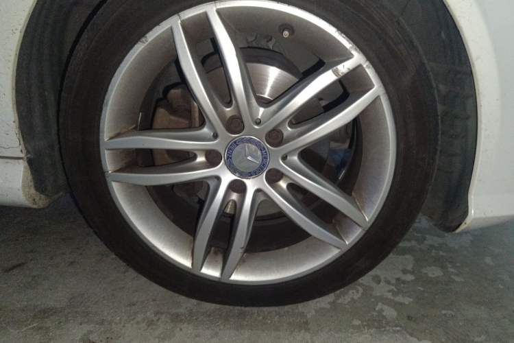 Used Mercedes-Benz C-Class 2013 C 180 Classic Grand Edition Right Front Wheel Hub