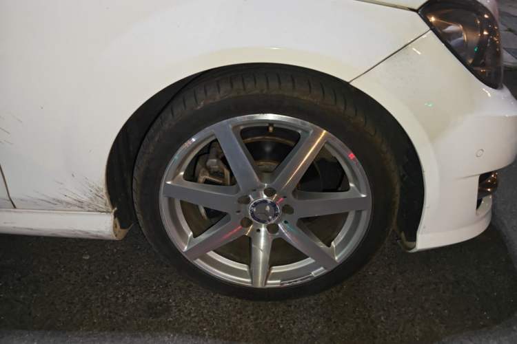 Used Mercedes-Benz C-Class 2013 C 180 Coupe Right Front Wheel Hub