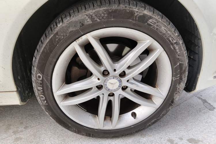 Used Mercedes-Benz C-Class 2013 C 260 CGI Fashion Model Right Front Wheel Hub