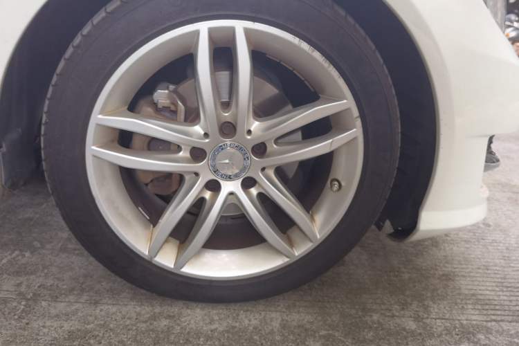 Used Mercedes-Benz C-Class 2013 C 180 CGI Classic Right Front Wheel Hub