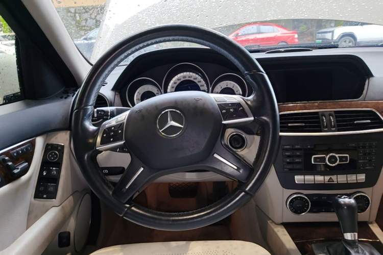 Used Mercedes-Benz C-Class 2013 C 260 Elegant Grand Edition Steering Wheel