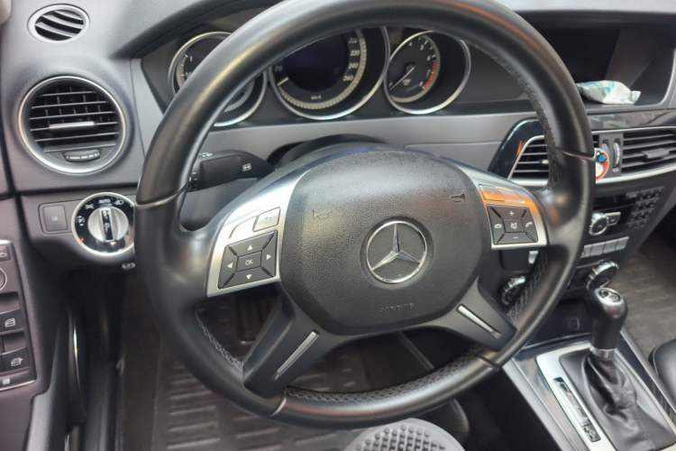 Used Mercedes-Benz C-Class 2013 C 180 CGI Classic Steering Wheel