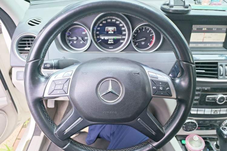 Used Mercedes-Benz C-Class 2013 C 180 CGI Classic Steering Wheel