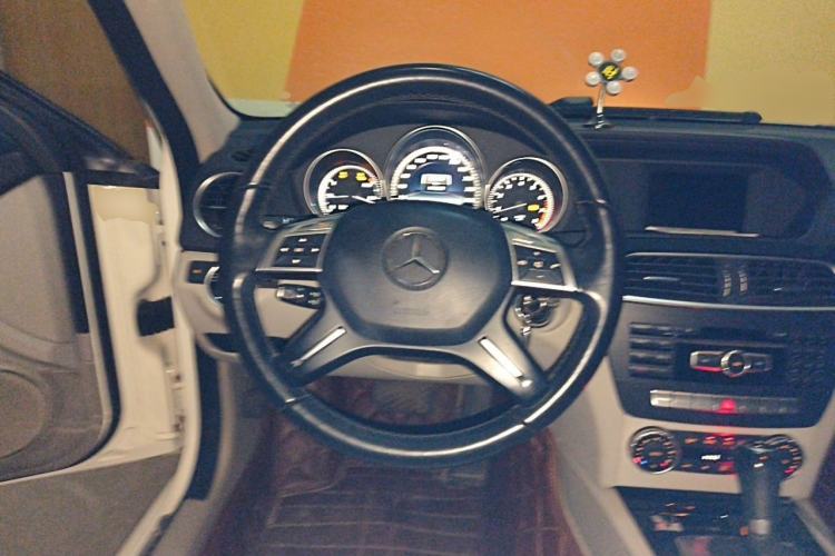 Used Mercedes-Benz C-Class 2013 C 180 Classic Grand Edition Steering Wheel