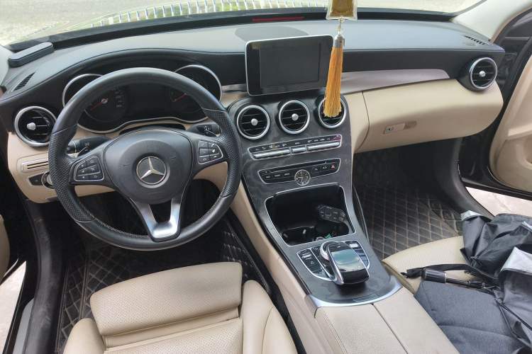 Used Mercedes-Benz C-Class 2015 Restyled C 180 L Sport Edition Center Console