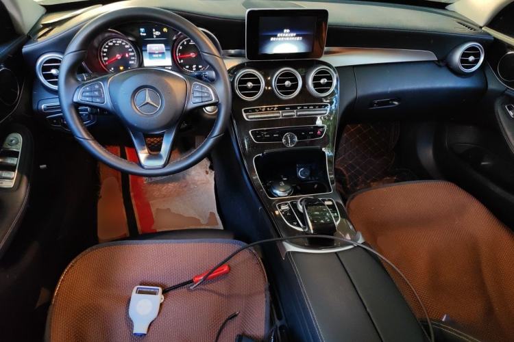 Used Mercedes-Benz C-Class 2015 C 200 L Center Console