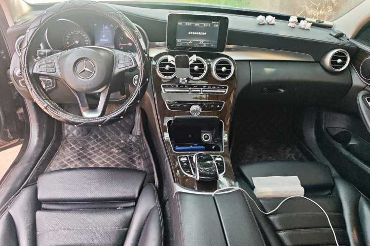 Used Mercedes-Benz C-Class 2015 Facelift C 180 L Center Console