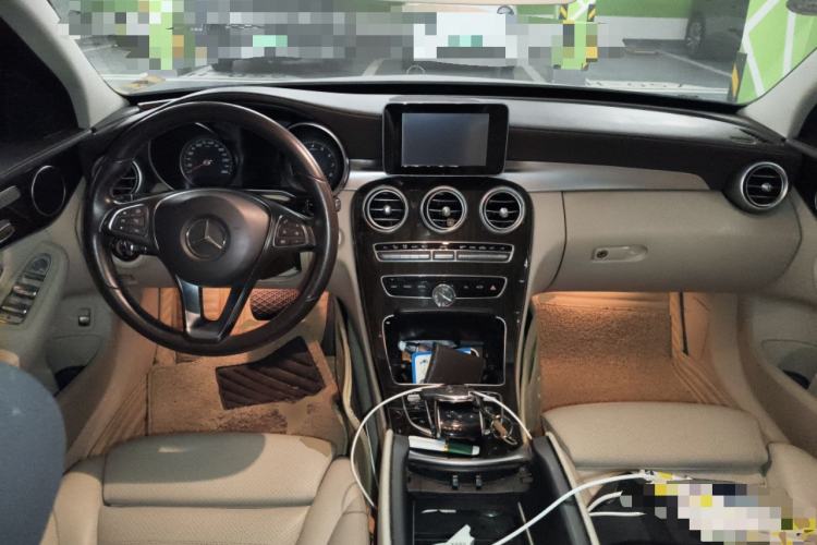 Used Mercedes-Benz C-Class 2015 Facelift C 200 L Center Console