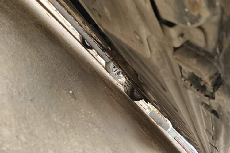Used Mercedes-Benz C-Class 2015 Restyled C 180 L Sport Edition Chassis Front Left