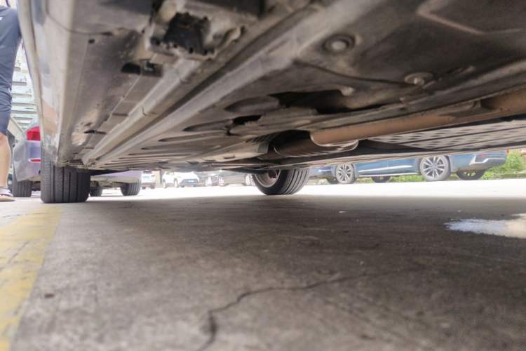 Used Mercedes-Benz C-Class 2015 C 300 L Sport Edition Chassis Front Right