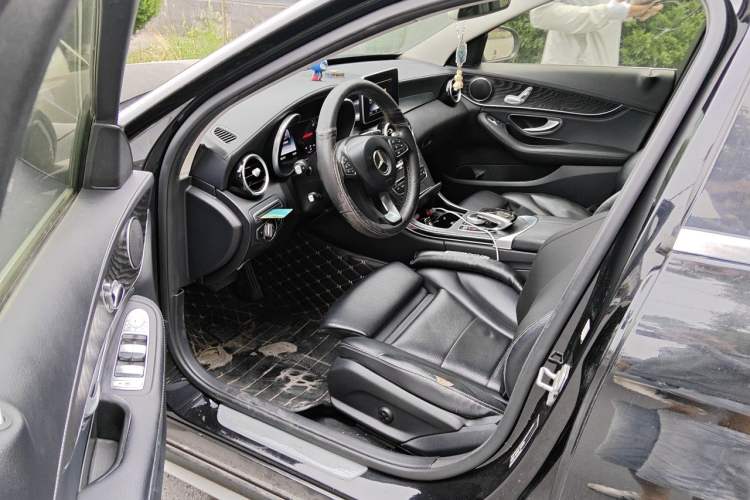 Used Mercedes-Benz C-Class 2015 Restyled C 180 L Sport Edition Driver Seat