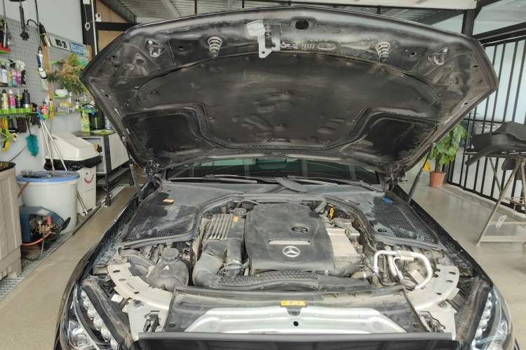 Used Mercedes-Benz C-Class 2015 C 200 station wagon Engine Bay