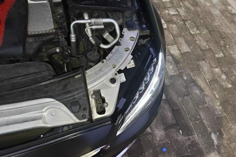 Used Mercedes-Benz C-Class 2015 C 200 station wagon Engine Bay Left