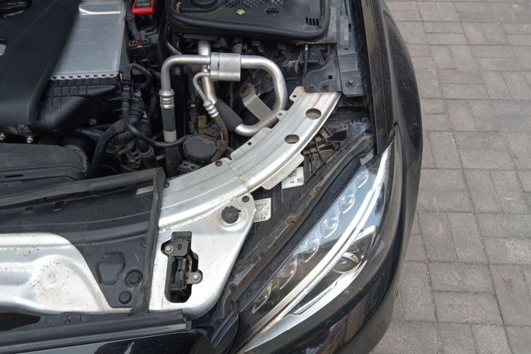 Used Mercedes-Benz C-Class 2015 C 180 L Sport Edition Engine Bay Left