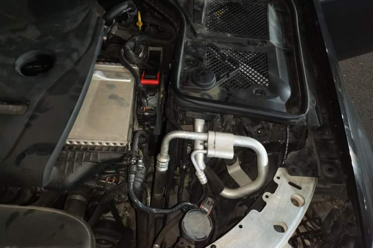 Used Mercedes-Benz C-Class 2015 C 260 L Engine Bay Left
