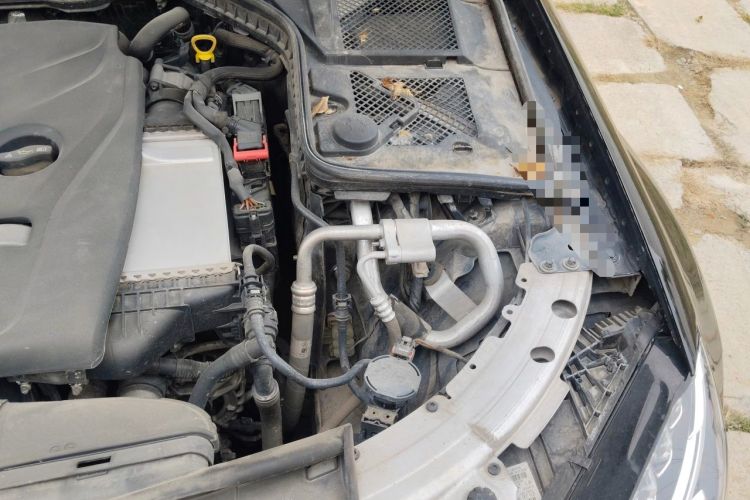 Used Mercedes-Benz C-Class 2015 C 200 L Sport Edition Engine Bay Left