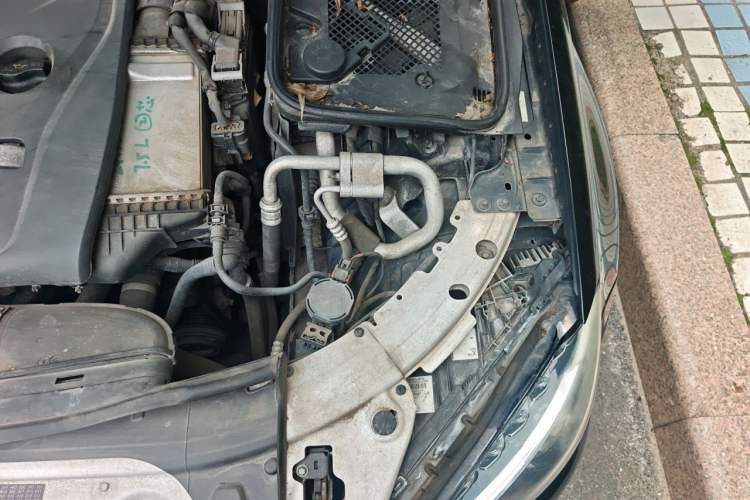 Used Mercedes-Benz C-Class 2015 Facelift C 180 L Engine Bay Left