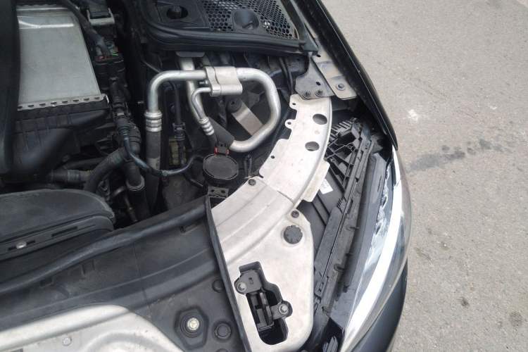 Used Mercedes-Benz C-Class 2015 Revised C 200 L Sport Edition Engine Bay Left
