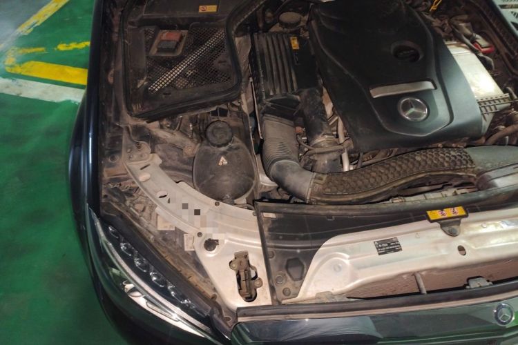 Used Mercedes-Benz C-Class 2015 C 200 L Engine Bay Right