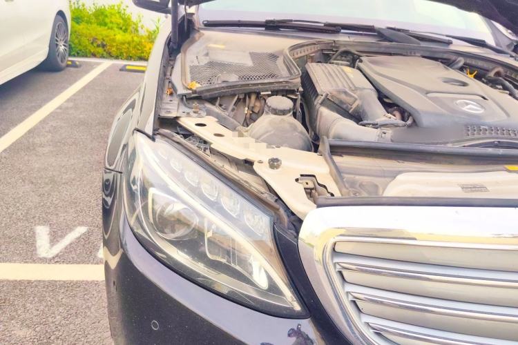 Used Mercedes-Benz C-Class 2015 Facelift C 200 L Engine Bay Right