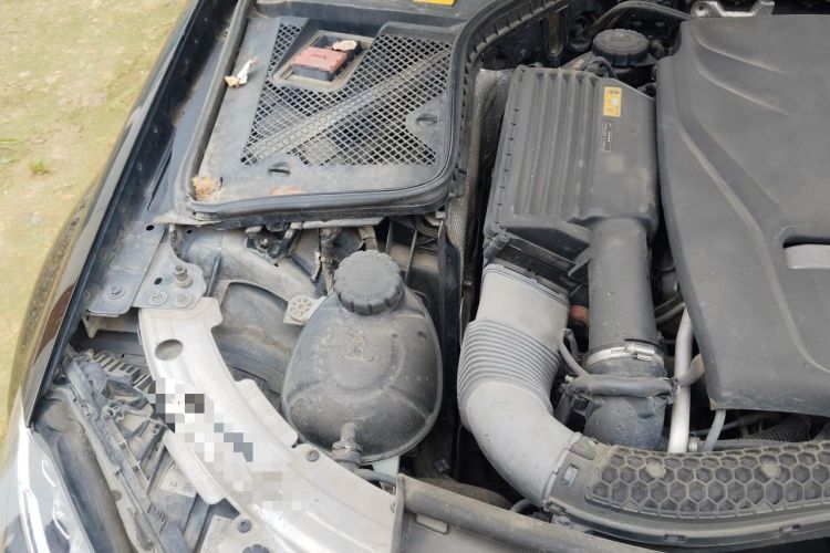Used Mercedes-Benz C-Class 2015 C 200 L Sport Edition Engine Bay Right
