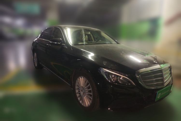 Used Mercedes-Benz C-Class 2015 C 200 L Front Right 45 Deg