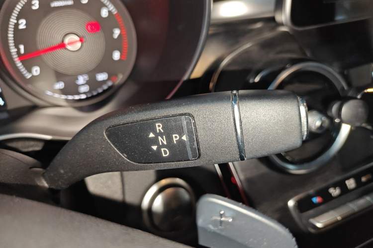 Used Mercedes-Benz C-Class 2015 Revised C 200 L Sport Edition Gear Lever
