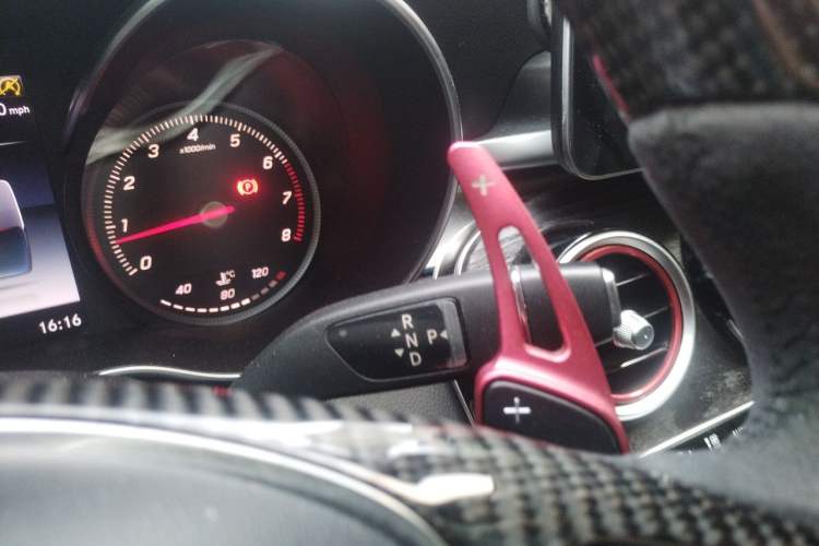 Used Mercedes-Benz C-Class 2015 Revised C 200 L Sport Edition Gear Lever