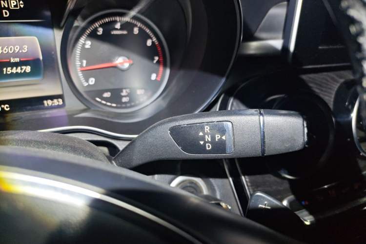 Used Mercedes-Benz C-Class 2015 Revised C 200 L Sport Edition Gear Lever