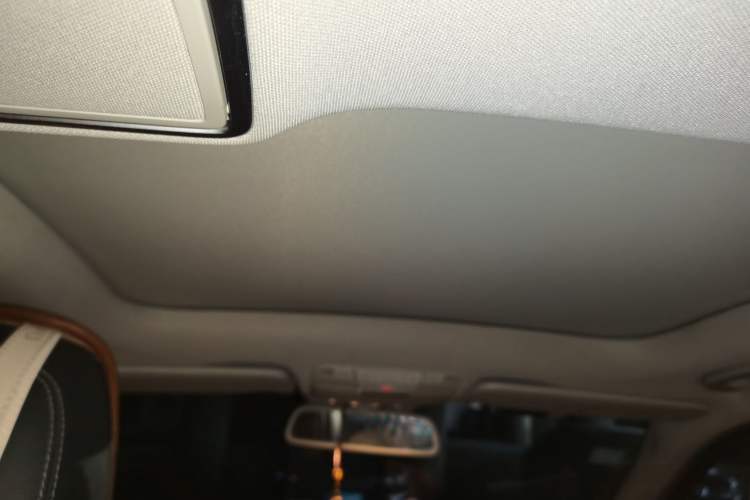 Used Mercedes-Benz C-Class 2015 C 260 L Headliner