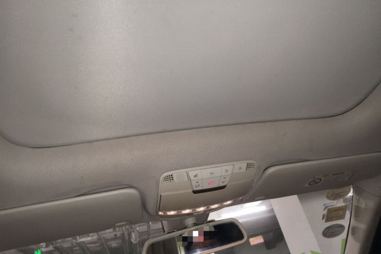 Used Mercedes-Benz C-Class 2015 Facelift C 200 L Headliner