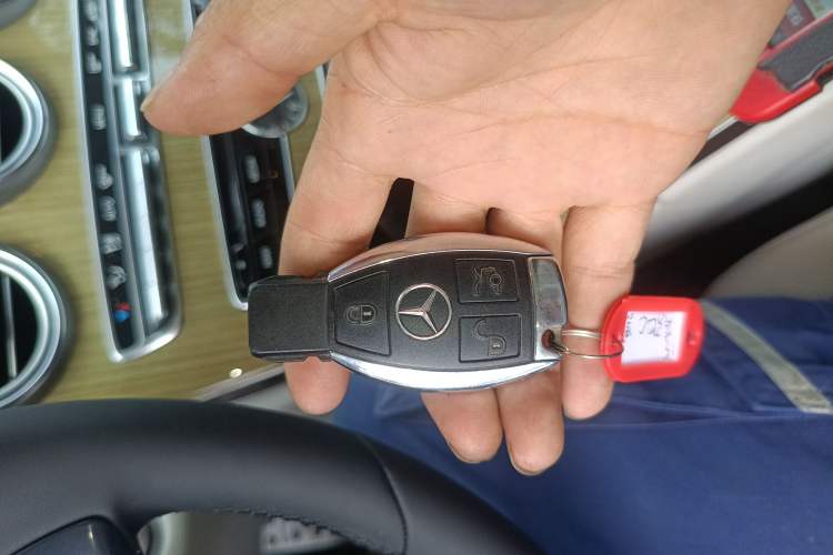 Used Mercedes-Benz C-Class 2015 C 200 L Interior 1