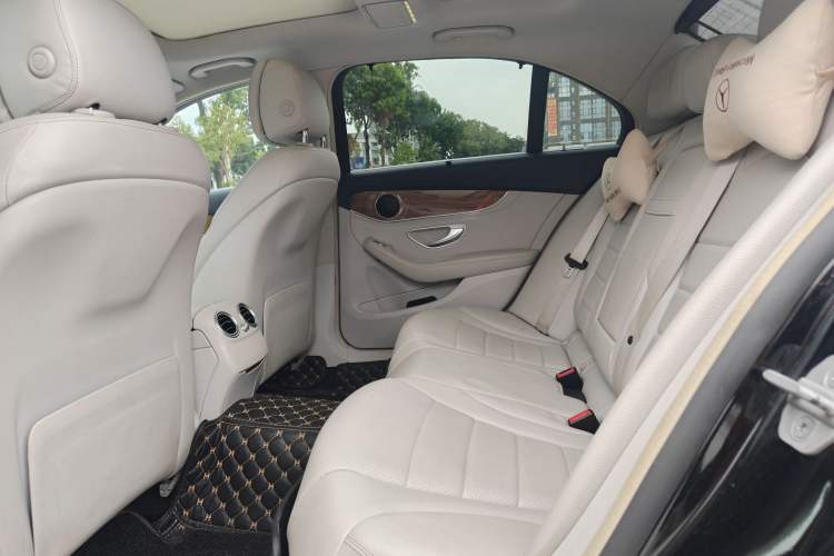 Used Mercedes-Benz C-Class 2015 C 200 L Interior 10