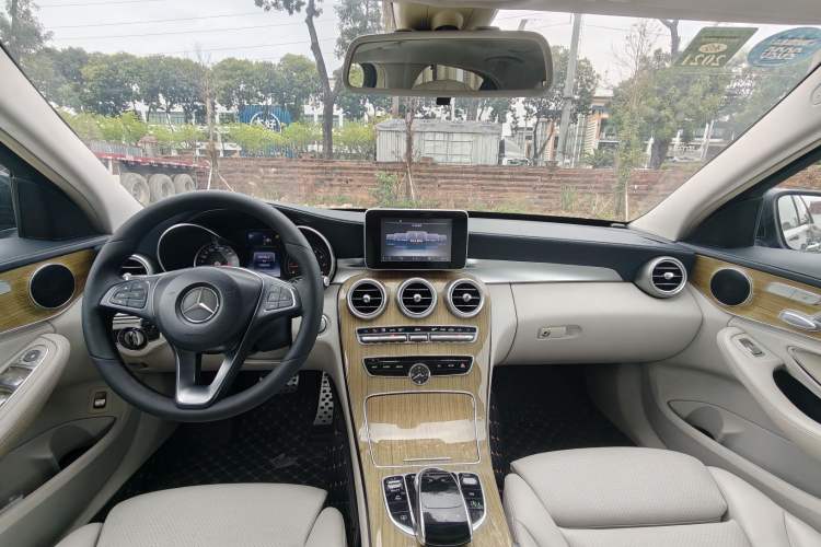 Used Mercedes-Benz C-Class 2015 C 200 L Interior 2
