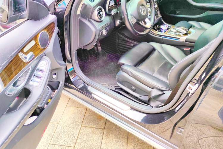 Used Mercedes-Benz C-Class 2015 C 200 L Interior 3
