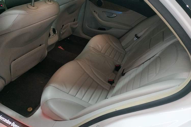 Used Mercedes-Benz C-Class 2015 C 260 L Interior 4