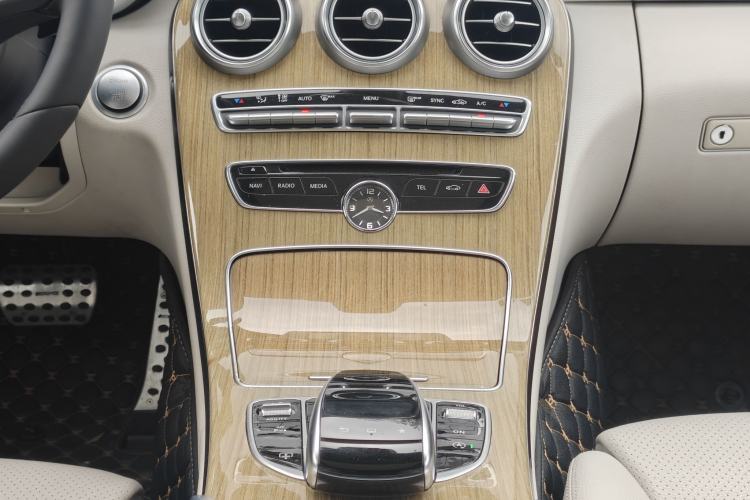 Used Mercedes-Benz C-Class 2015 C 200 L Interior 4