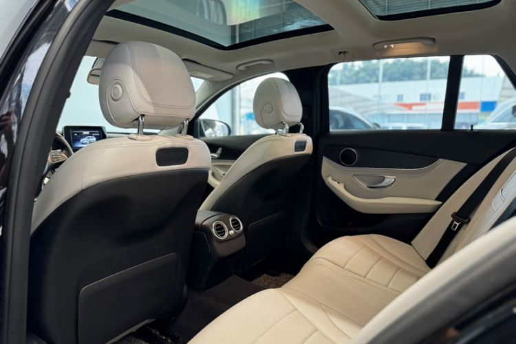 Used Mercedes-Benz C-Class 2015 C 200 station wagon Interior 5