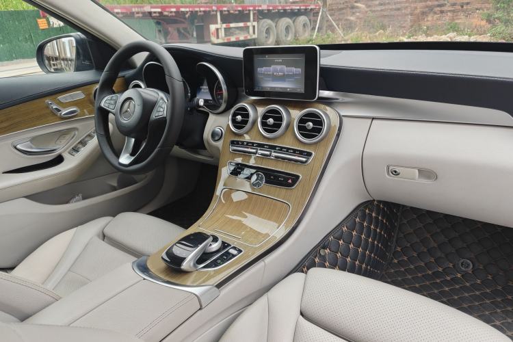 Used Mercedes-Benz C-Class 2015 C 200 L Interior 6