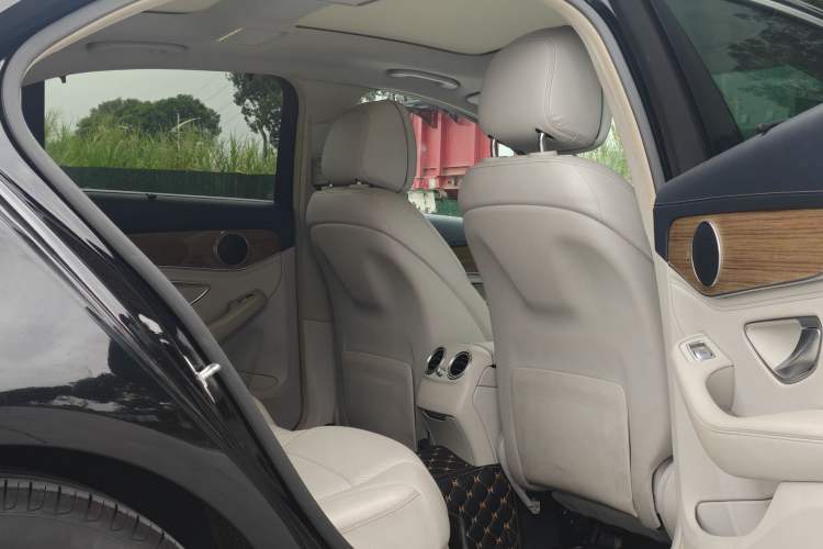 Used Mercedes-Benz C-Class 2015 C 200 L Interior 7