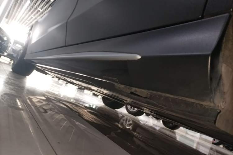 Used Mercedes-Benz C-Class 2015 C 200 L Sport Edition Left Side Sill