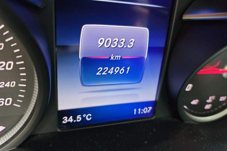 Used Mercedes-Benz C-Class 2015 Facelift C 200 L Odometer Close Up