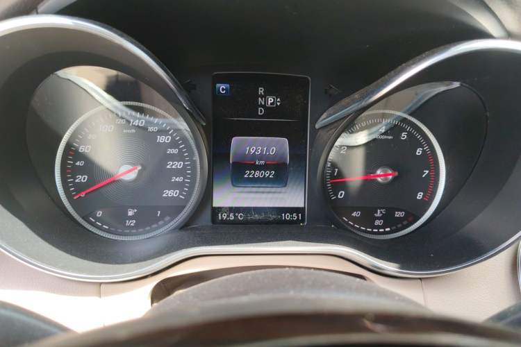 Used Mercedes-Benz C-Class 2015 C 180 L Odometer Close Up